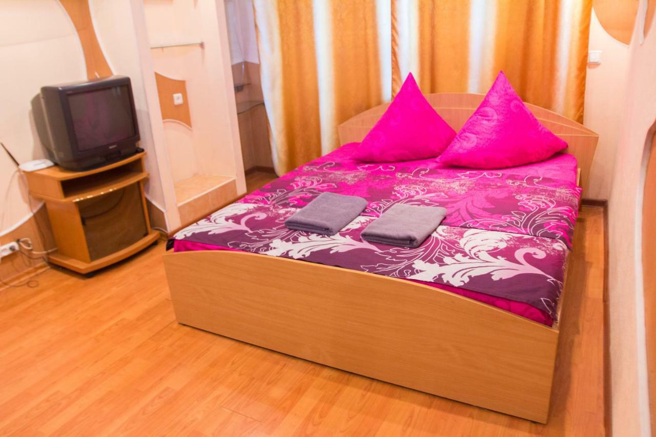 2Room Semi-Luxury Apt On Ukrainskaya 34 Street Zaporizhia Esterno foto